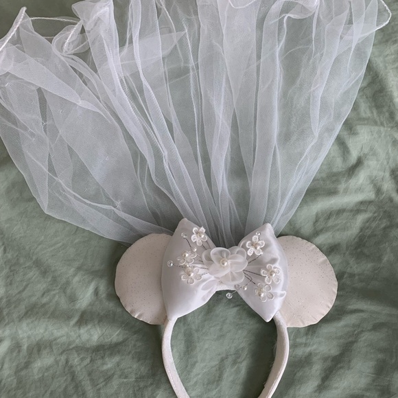 Bride & Groom Disney Ears Set - Picture 2 of 6